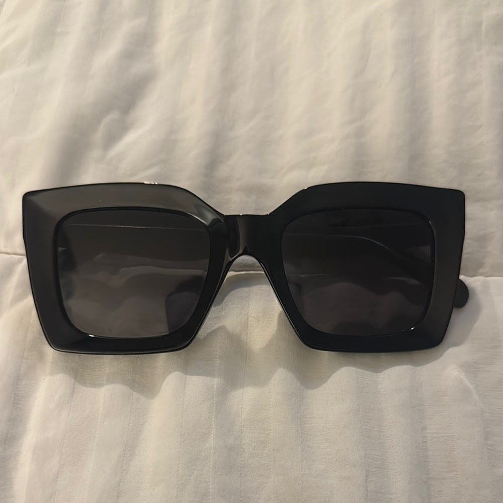 Elegant Black Square Sunglasses